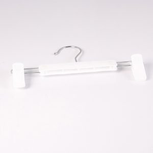 Percha de plastico blanca con pinza
