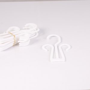 Percha plastico blanca para sandalias